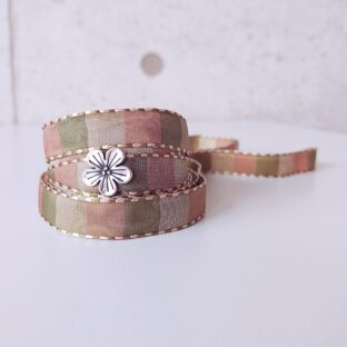 キュートボックス＆ステッチ シック　シルバー色花チャーム付き　（リボンシューレース）