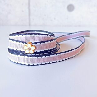 レディライクピンク　白エナメルのフラワーチャーム付き　（リボンシューレース）