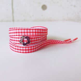 ギンガムチェック 赤　フラワーチャーム付き　（リボンシューレース）