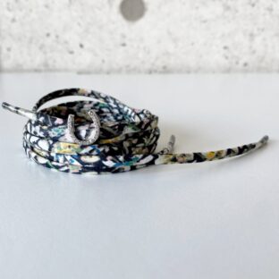 Modern Love　ラインストーンホースシューチャーム付き　（プリント地シューレース）